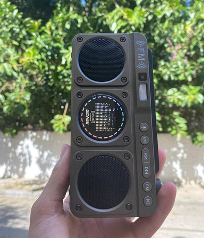 Gionee MATE. هاتف وراديو متعدد الاستخدامات من.